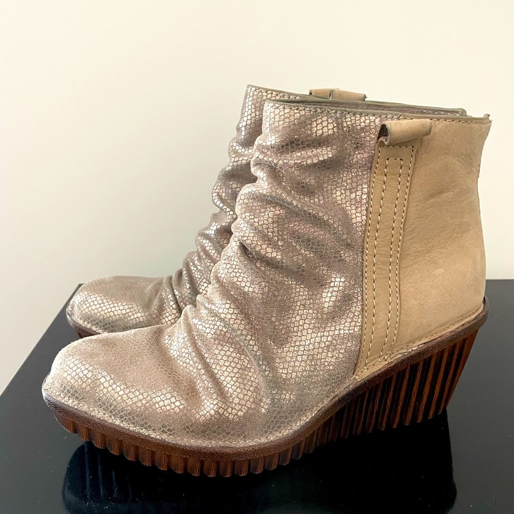 Bionico Ankle Boots Wedge Tan and Silver